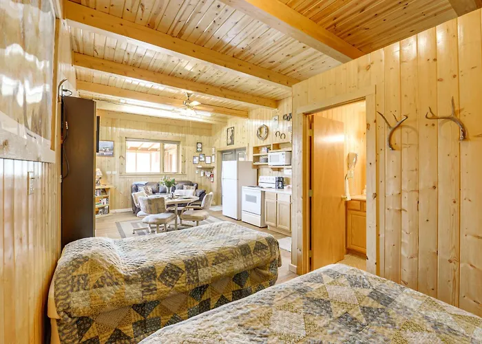 Apartment W/ Mtn Views By The River! Cora